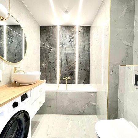 3 Bedrooms Premium Bella Blue For 8 Guests With Ac And Free Out Side Parking Жешув Экстерьер фото